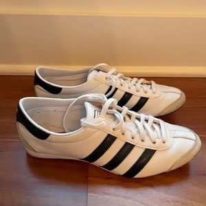 Adidas originals, women’s 7.5